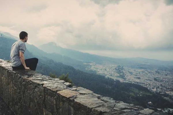 尊严以及生存压力而产生的精神上的痛苦和压抑主题的精美插图